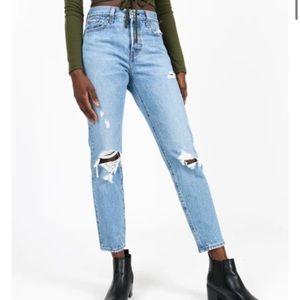 Levis wedgie size 28